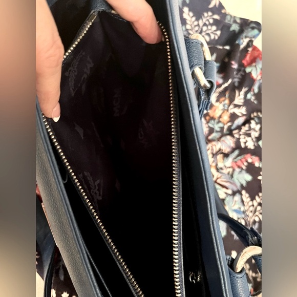 MCM Munchen N2003 No scratches on silver hardware.First photo accurate color - Picture 8 of 13